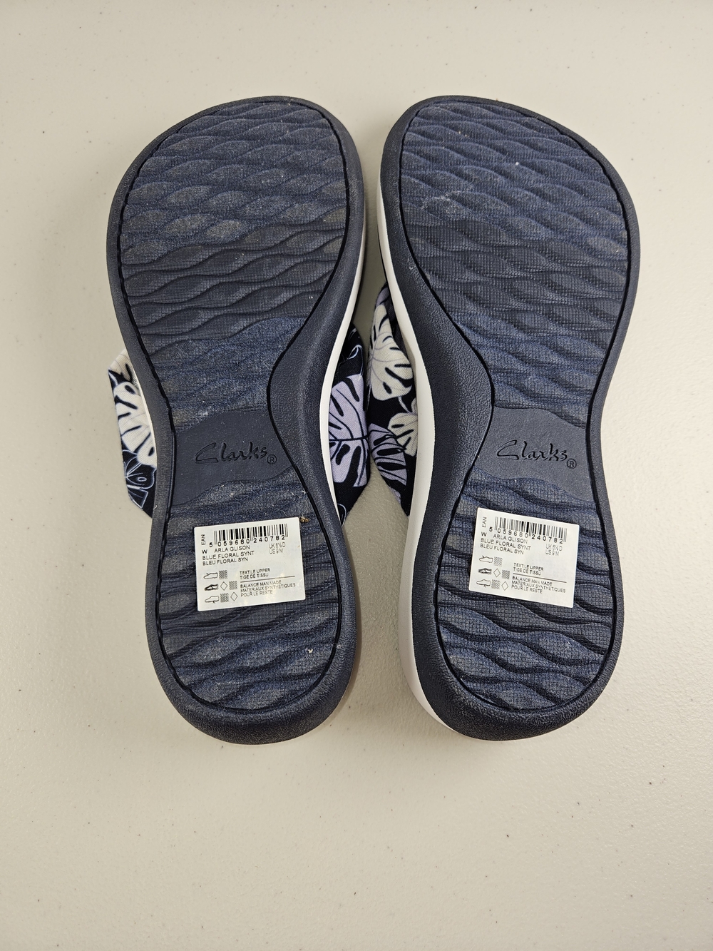 Brand New Size 9 Clarks Cloudsteppers Navy Floral Thong Sandals - Women - Picture 7 of 9